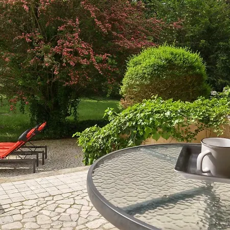 Bed & Breakfast Domaine De Bramefaon 3*